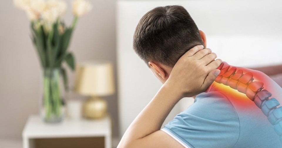 5 bài tập đơn giản giúp giảm đau cổ, cải thiện tư thế cho người thường xuyên dùng thiết bị điện tử