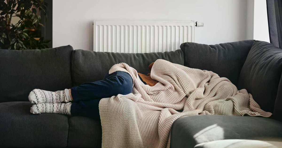Thói quen ngủ trên sofa có thể khiến bạn chịu nhiều hệ luỵ xấu Thói quen ngủ trên sofa có thể khiến bạn chịu nhiều hệ luỵ xấu