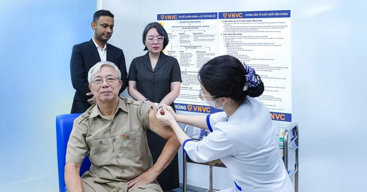 Lần đầu tiên Việt Nam triển khai vaccine cúm liều cao chuyên biệt cho người cao tuổi Lần đầu tiên Việt Nam triển khai vaccine cúm liều cao chuyên biệt cho người cao tuổi