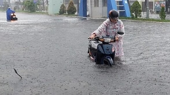 Thời tiết ngày 13/11: Miền Bắc mưa rét, miền Trung đề phòng ngập nặng do mưa lớn