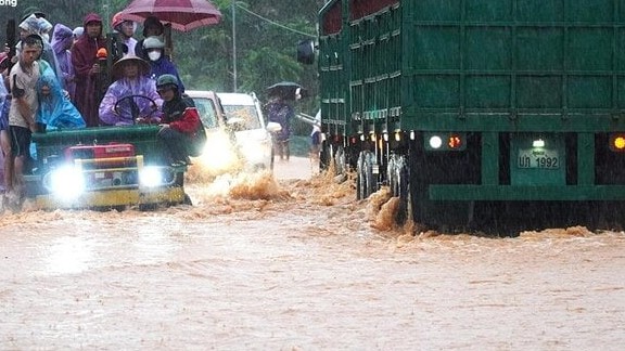 Dự báo thời tiết ngày 15/11: Miền Bắc hửng nắng, miền Trung mưa không ngớt