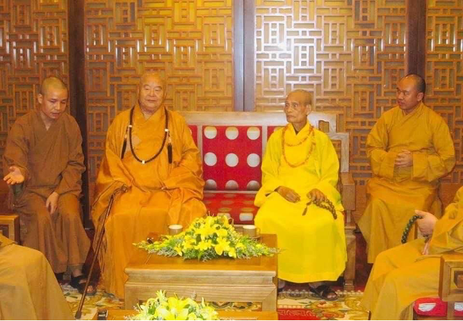 Hòa thượng Tinh Vân sang Việt Nam gặp Giáo hội Phật Giáo Việt Nam và thăm Pháp Chủ Đệ tam Thích Phổ Tuệ.
