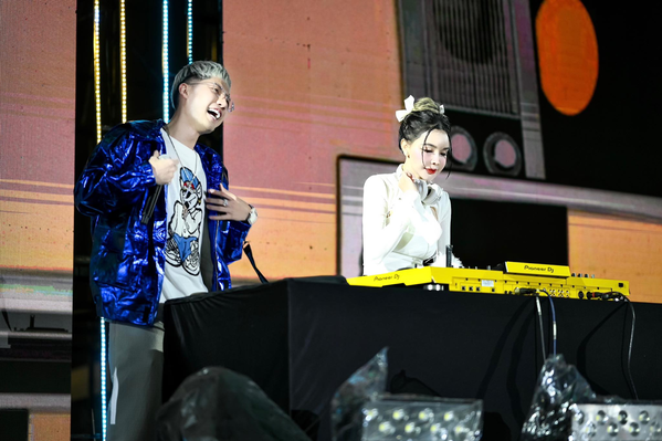 MC/RAPPER Bồ Công Anh cùng DJ JangG đốt cháy sân khấu “Quy Nhon New Year Countdown 2024” - Ảnh 1.