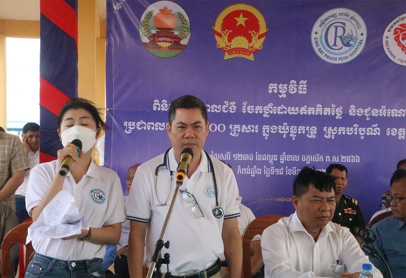 Khám bệnh, cấp thuốc miễn phí cho người Khmer và người gốc Việt tại Campuchia ảnh 3