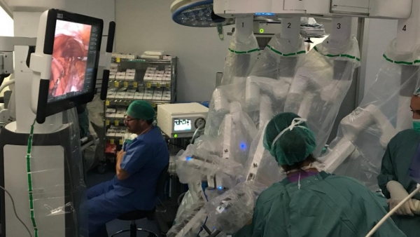 Robot hỗ trợ thành công ghép phổi không cần cắt xương sườn