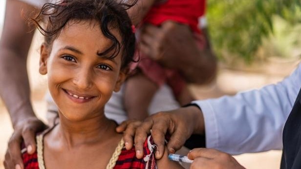 Nỗi lo gián đoạn tiêm chủng cho hàng chục triệu trẻ em trên thế giới