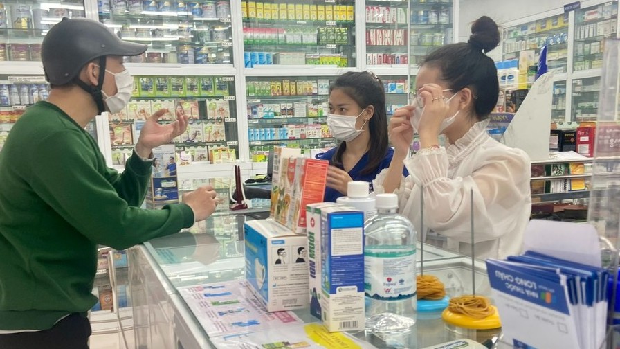 Hà Nội: Nhu cầu mua kit test, thuốc cảm cúm tăng cao