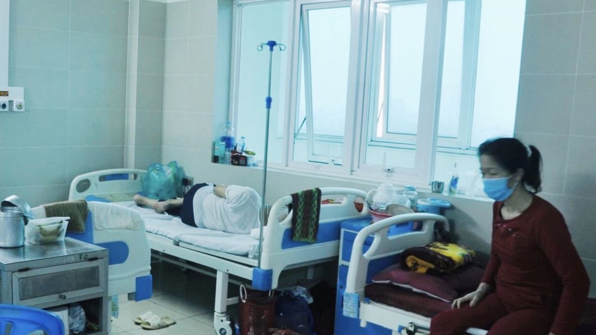 Tăng số ca COVID-19 tử vong và diễn biến nặng, nguy cơ bùng dịch sau nghỉ lễ