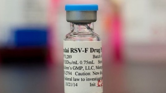 Mỹ trở thành quốc gia đầu tiên phê chuẩn vaccine phòng virus RSV