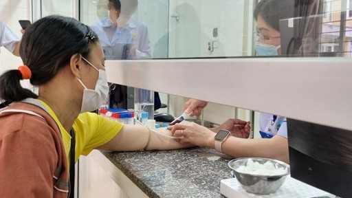 Bệnh viện thiếu hóa chất, sinh phẩm: Người bệnh "thiệt đơn thiệt kép"