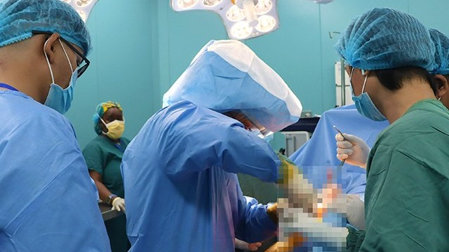 Phẫu thuật thay khớp miễn phí cho 70 bệnh nhân ở Đồng Tháp