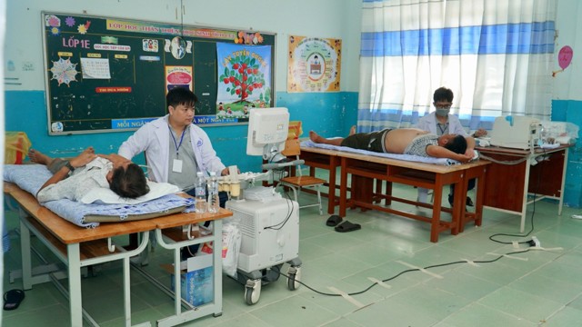 Khám bệnh, phát thuốc miễn phí cho 1.000 ngư dân tại Ninh Thuận