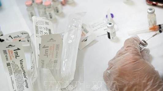 Giới chuyên gia Mỹ khuyến nghị cập nhật thành phần vaccine phòng COVID-19