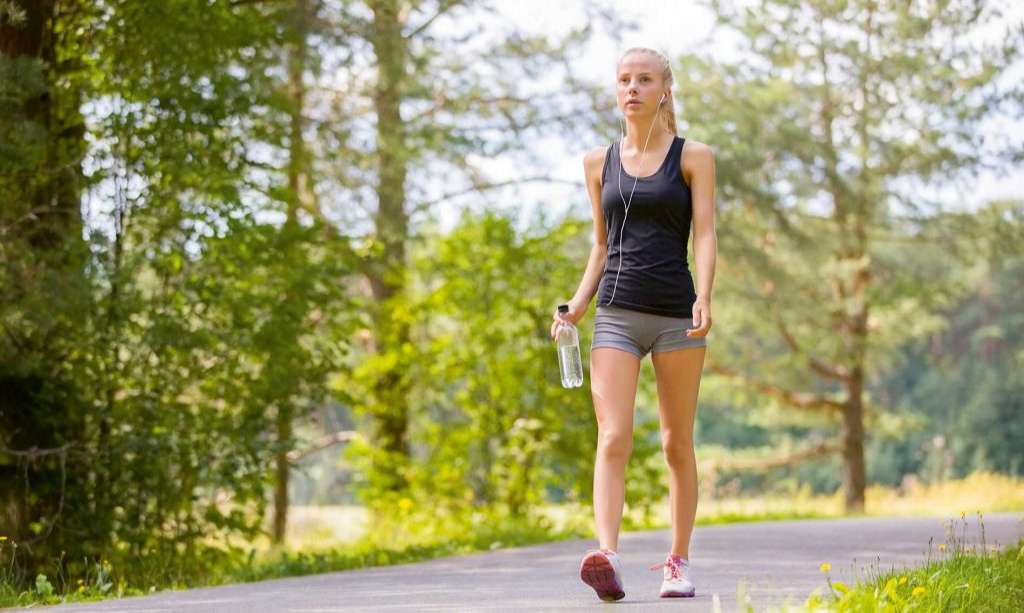 Thay thế chạy bộ bằng đi bộ sẽ là sự lựa chọn phù hợp, an toàn và hiệu quả hơn trong điều trị bệnh