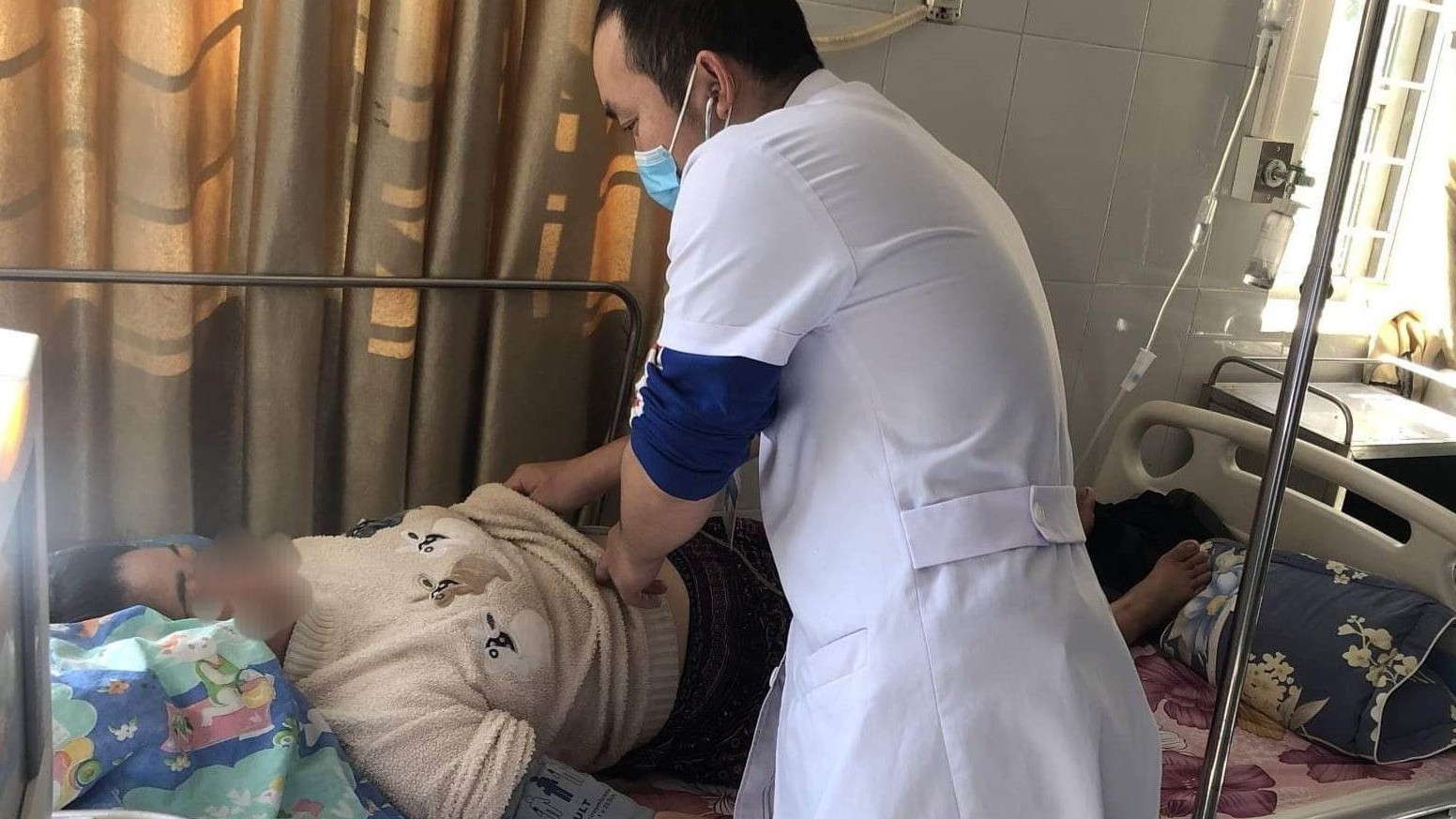 Tê cứng miệng, tay chân sau một giờ uống hạt cực độc chữa đau bụng