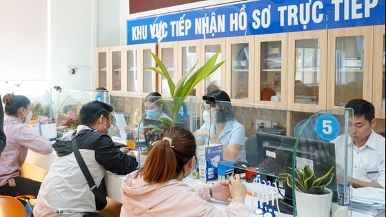 Ồ ạt rút bảo hiểm xã hội một lần: Cân nhắc để đảm bảo cuộc sống khi về già