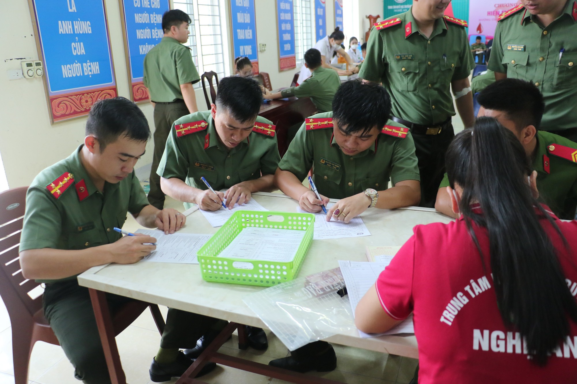 Đoàn Thanh niên Công an Nghệ An hiến gần 100 đơn vị máu cứu bệnh nhân