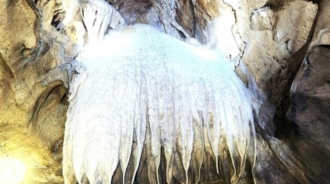 Phát hiện hang động có nhiều nhũ đá và có mạch nước ngầm ở Thanh Hóa
