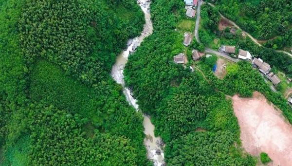 Lào Cai: Vẻ đẹp thác Bạc giữa đại ngàn Bảo Yên