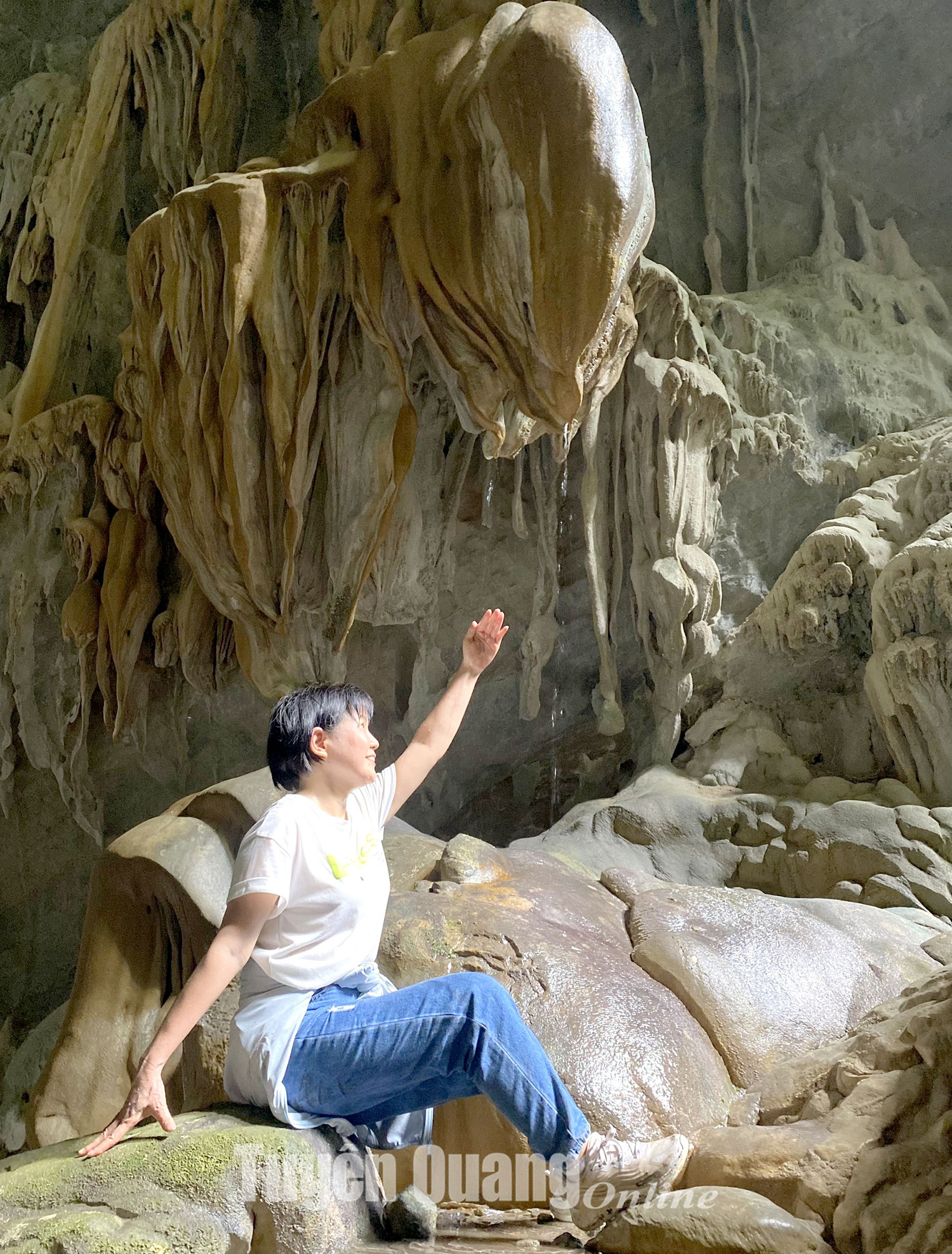 Nét hoang sơ của hang Khau Quang