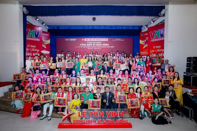 Hàng nghìn trái tim thiện nguyện hội tụ tại Bến Nhà Rồng báo công dâng Bác